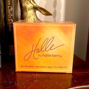 Halle by Halle Berry new sealed 1 oz